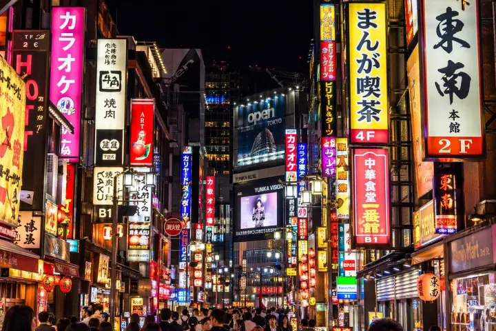 照片级写实风格霓虹东京街景 generated from a GPT Image 2 prompt