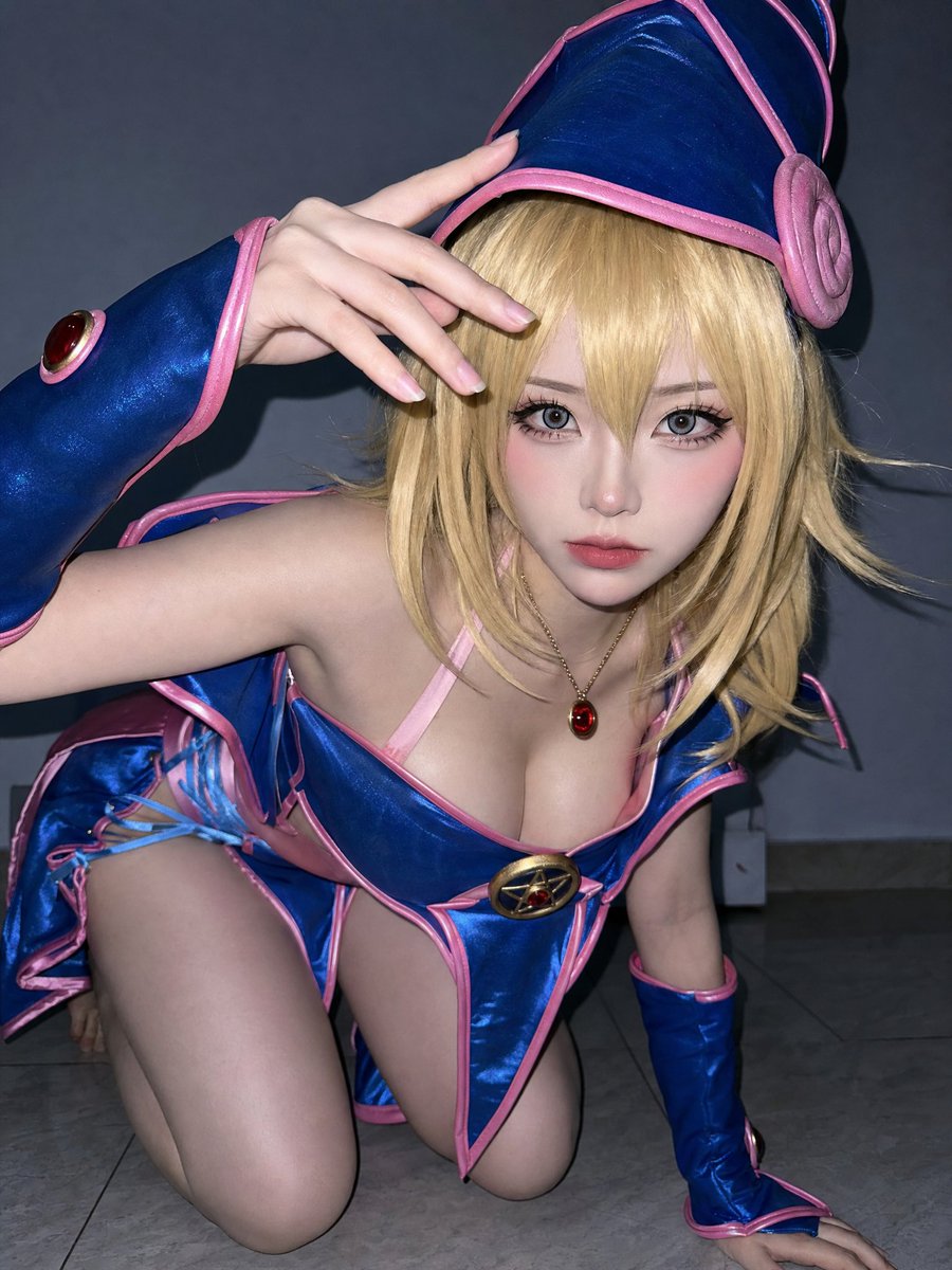 Young woman anime-style cosplay crouching GPT Image 2 concept art prompt example